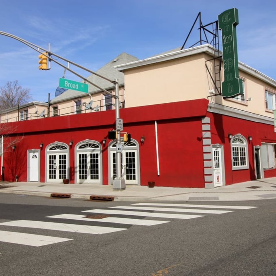 Mando's Neighborhood Pub II photo 4